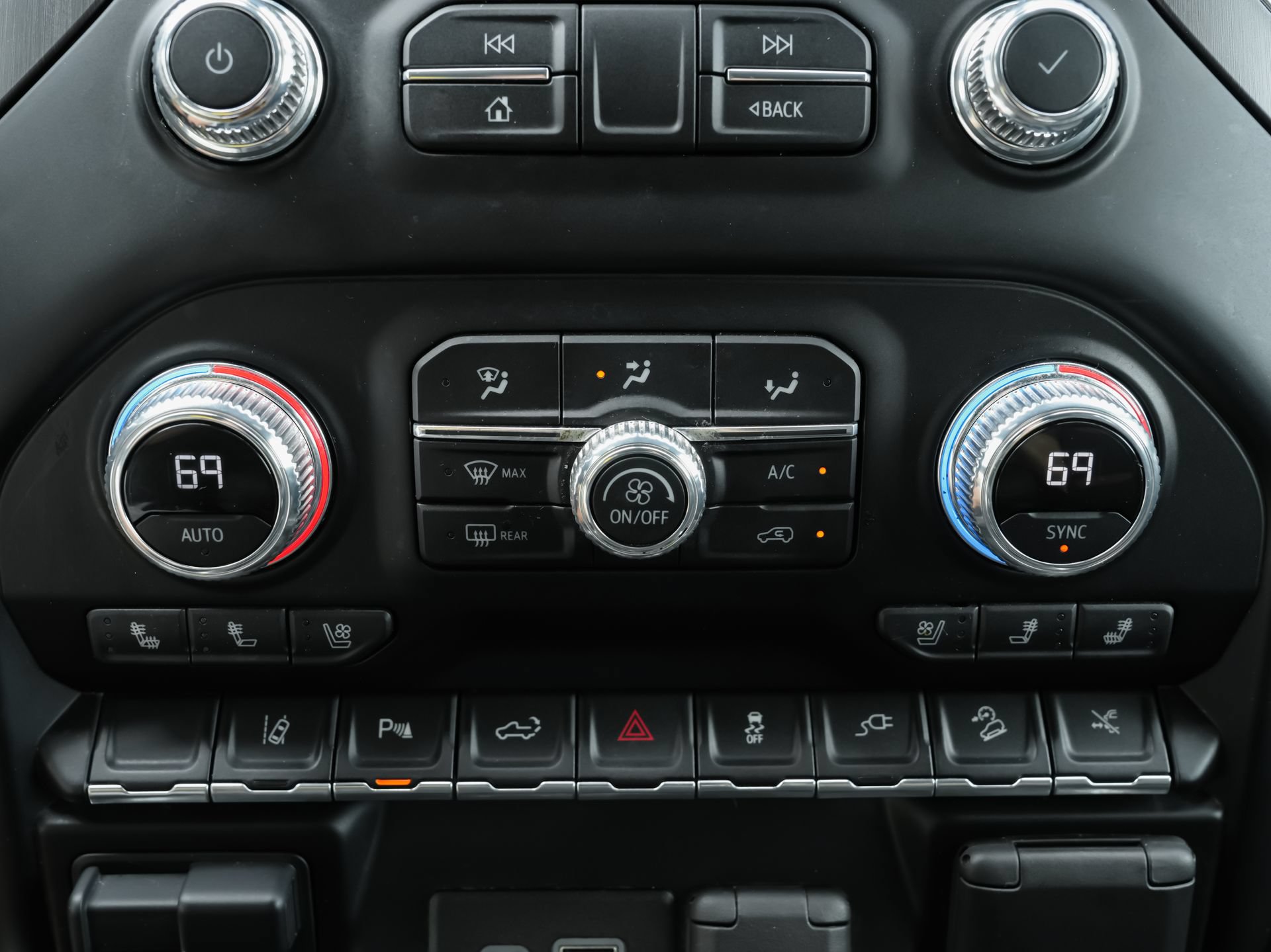 Used 2021 GMC Sierra 2500 AT4 w/ AT4 Premium Plus Package AWD/4WD image 16