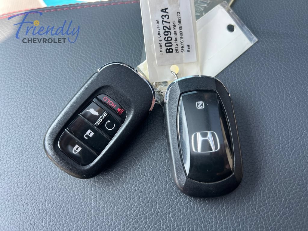 Used 2025 Honda Pilot Black Edition image 28