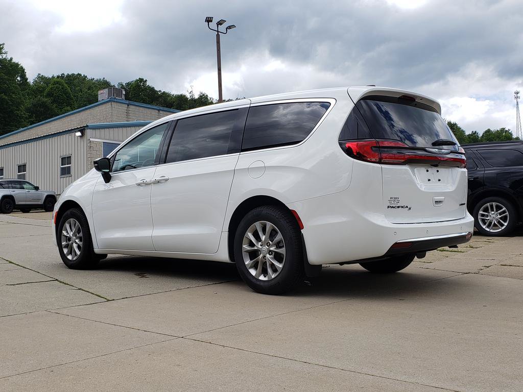 New 2026 Chrysler Pacifica Select AWD/4WD image 5