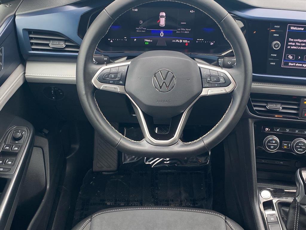 Certified 2024 Volkswagen Taos SE image 2