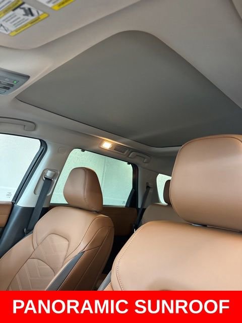 Certified 2025 Nissan Pathfinder Platinum w/ Black Appearance Package FWD image 3