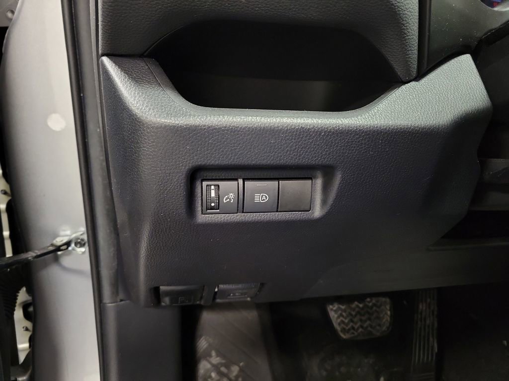 Used 2021 Toyota RAV4 LE image 21