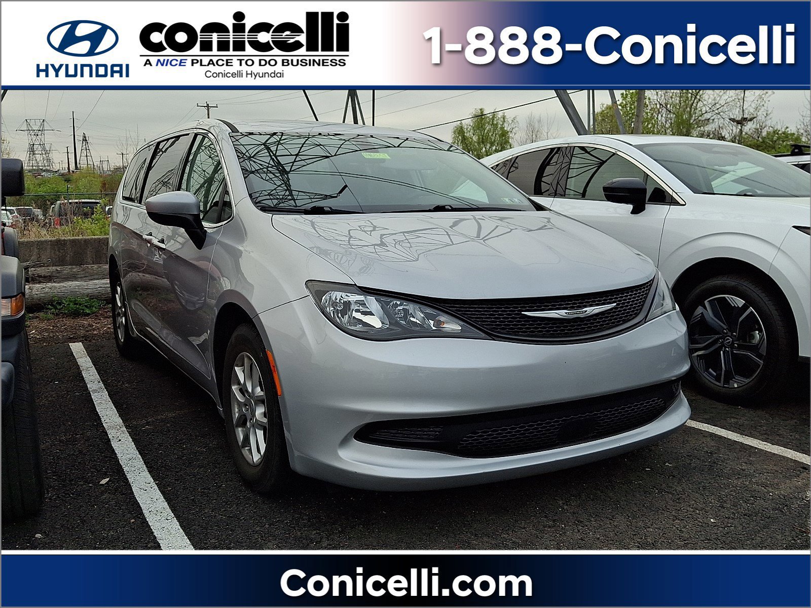 Used 2022 Chrysler Voyager LX image 1