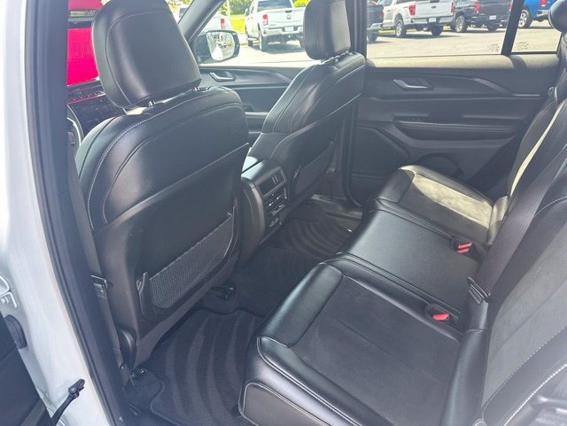 Used 2025 Jeep Grand Cherokee Altitude AWD/4WD image 15