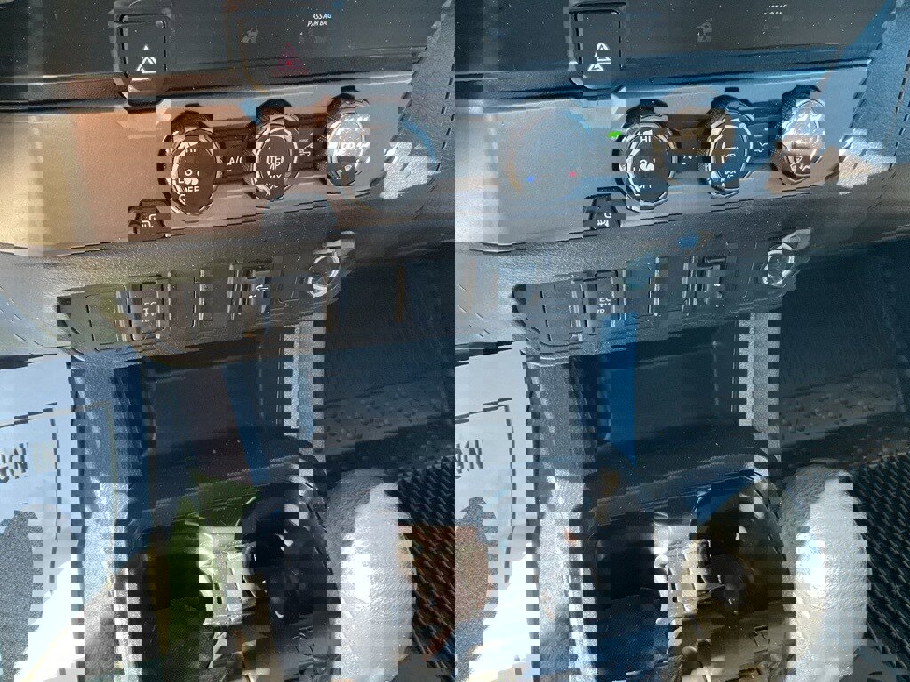 Used 2020 Toyota Tacoma SR image 11