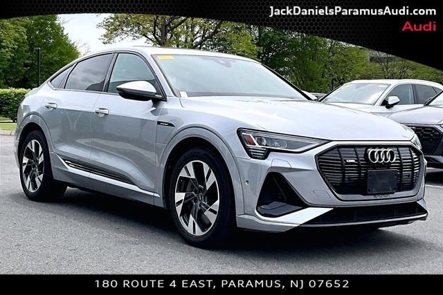 Used 2023 Audi e-tron Premium w/ Convenience Plus Package AWD/4WD image 9