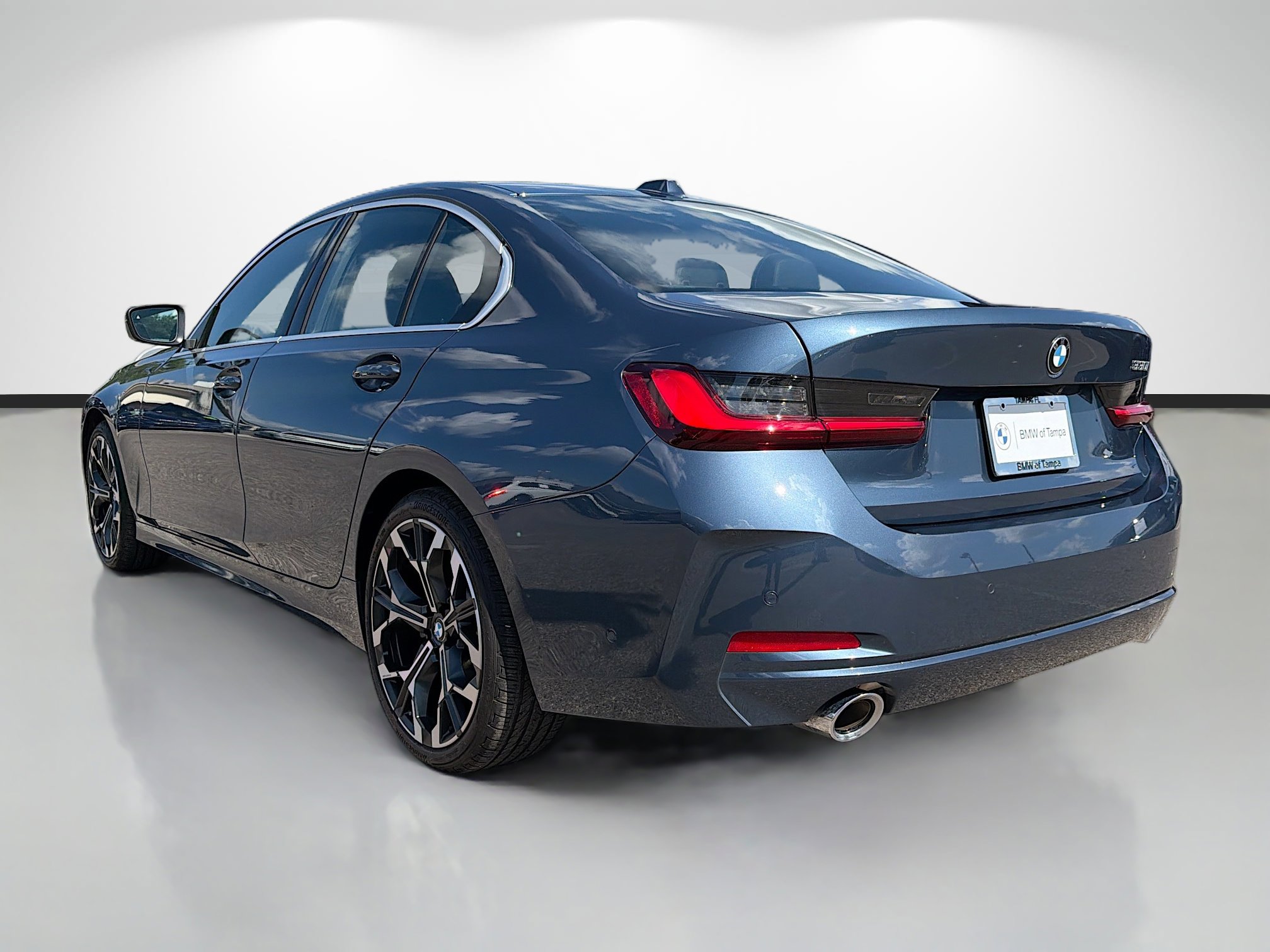 Used 2025 BMW 330i Sedan RWD image 5