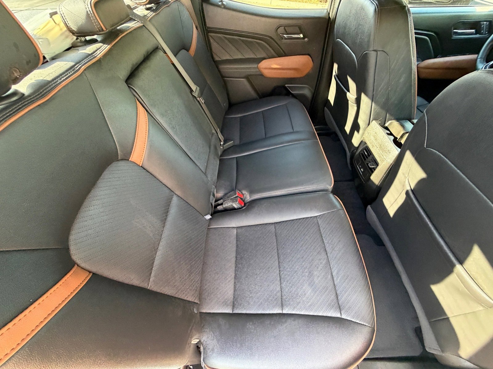 Used 2025 GMC Canyon AT4 w/ Technology Plus Package AWD/4WD image 11