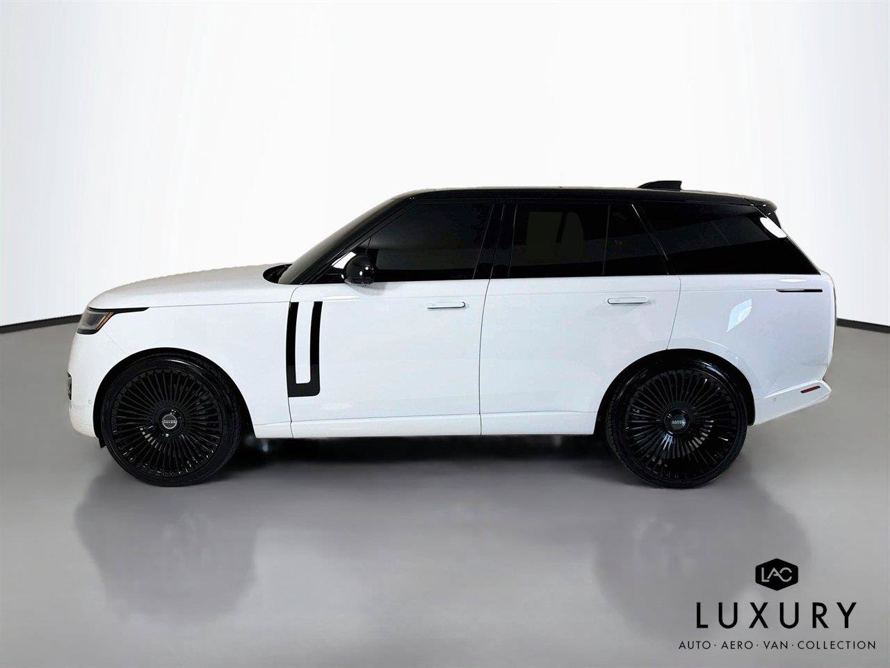Used 2025 Land Rover Range Rover SE AWD/4WD image 9