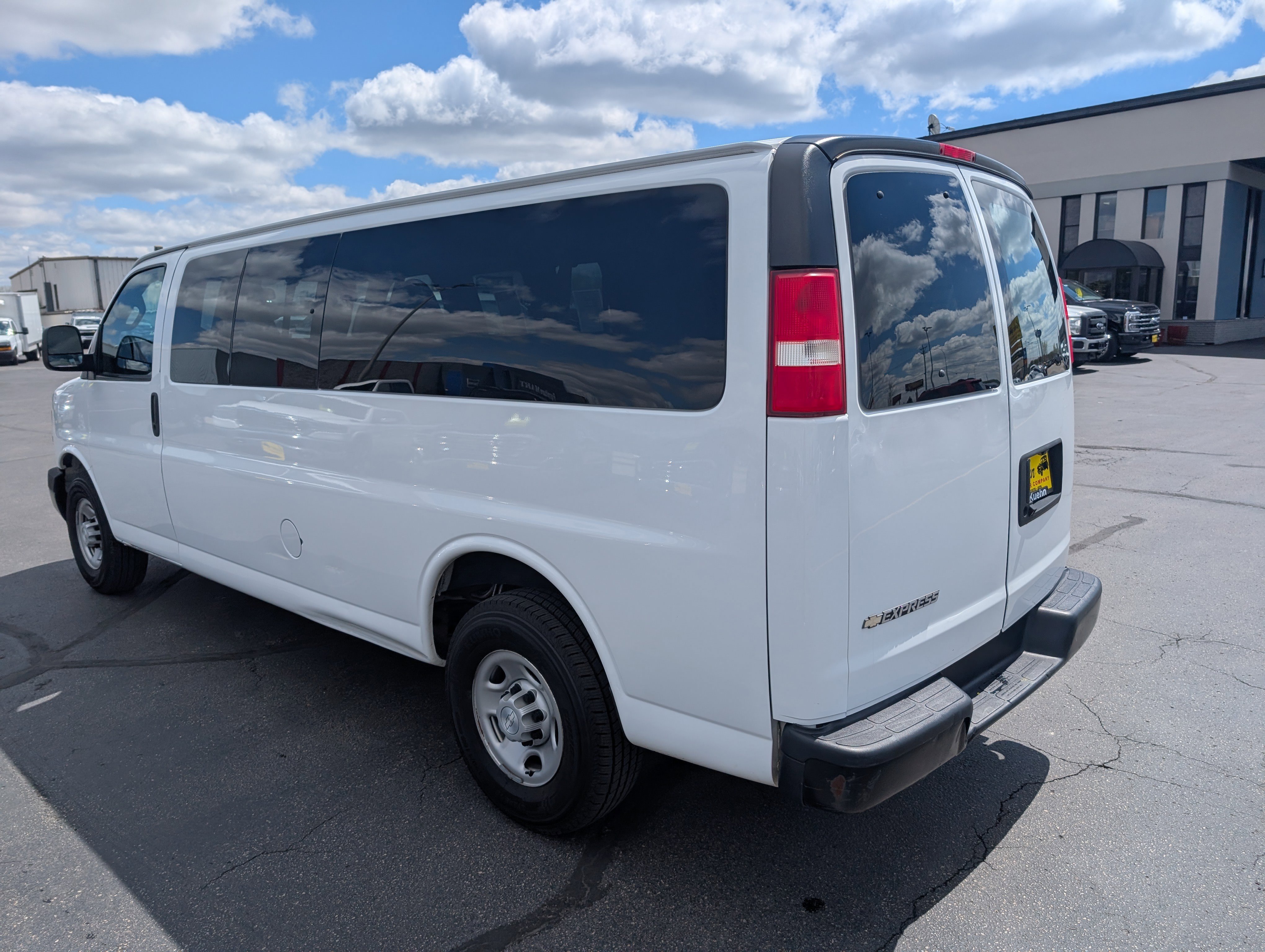 Used 2018 Chevrolet Express 3500 LS RWD image 4