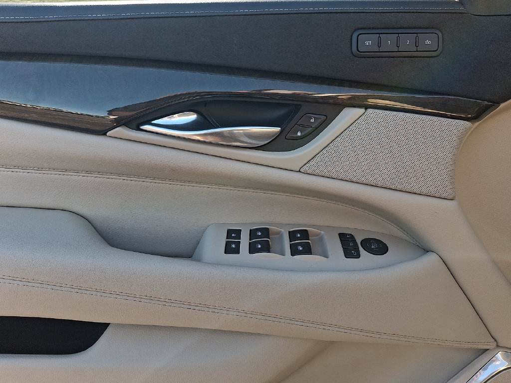 Used 2020 Cadillac Escalade Luxury AWD/4WD image 15