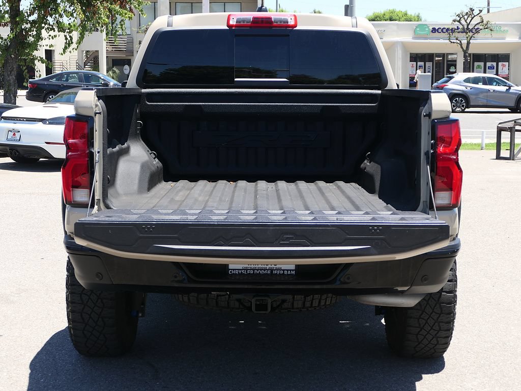Used 2024 Chevrolet Colorado ZR2 w/ Technology Package AWD/4WD image 7