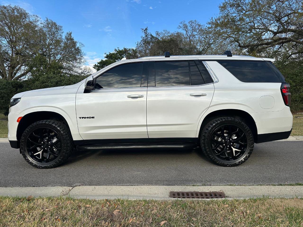Used 2022 Chevrolet Tahoe LT w/ Luxury Package image 8
