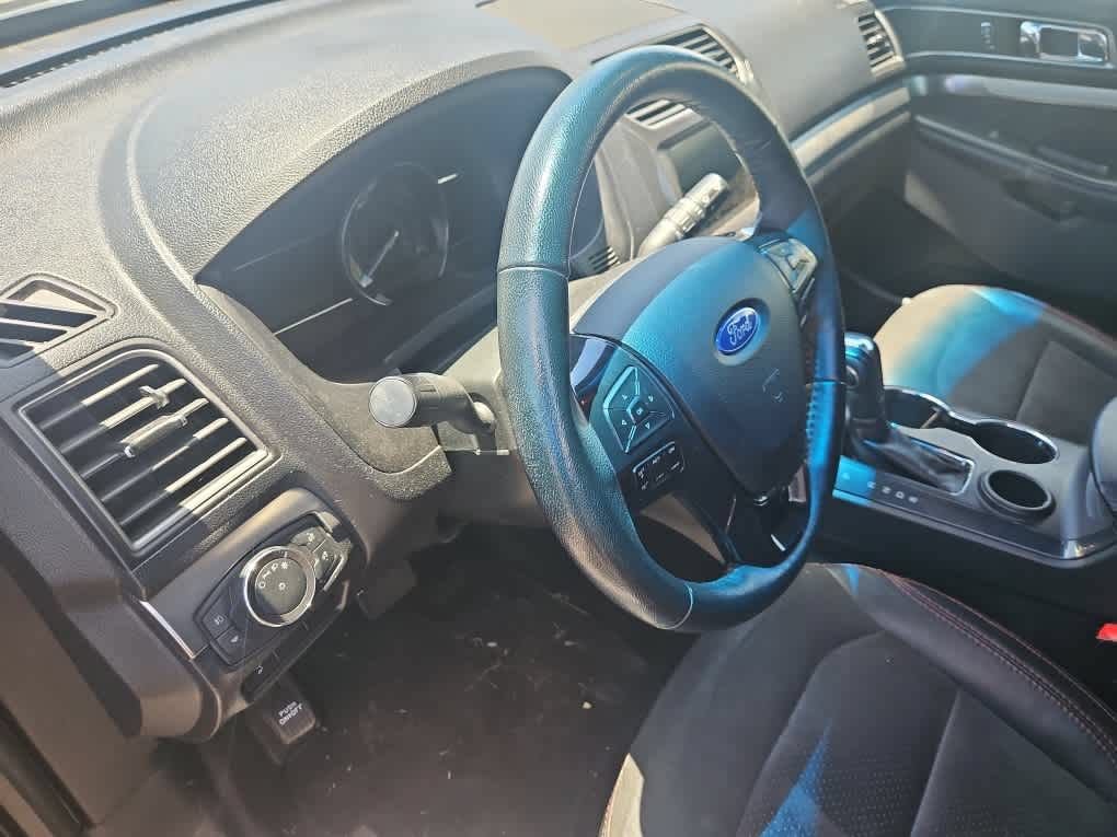 Certified 2018 Ford Explorer XLT w/ Equipment Group 202A FWD image 10