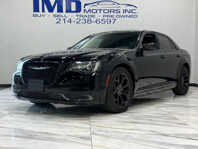 Used 2019 Chrysler 300 Touring w/ Sport Appearance Package RWD image 2