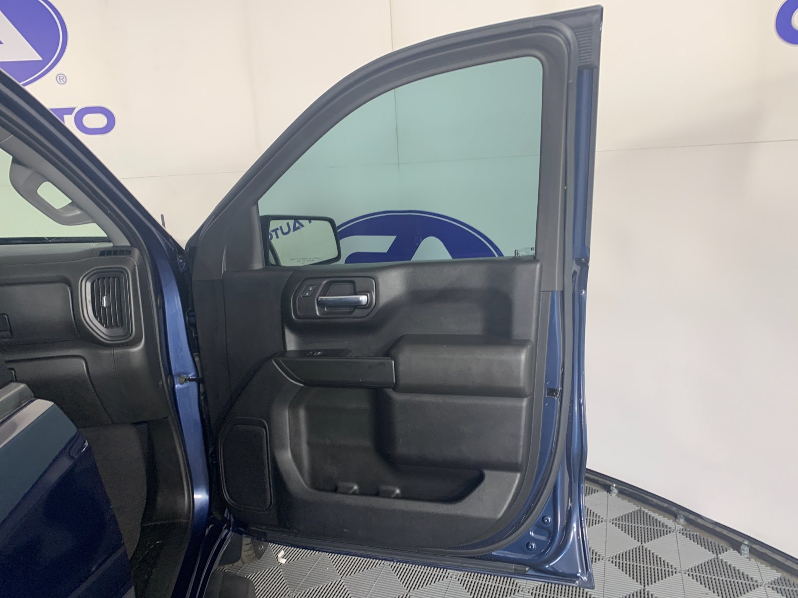 Used 2022 Chevrolet Silverado 1500 Custom w/ LPO, Dark Essentials Package RWD image 32