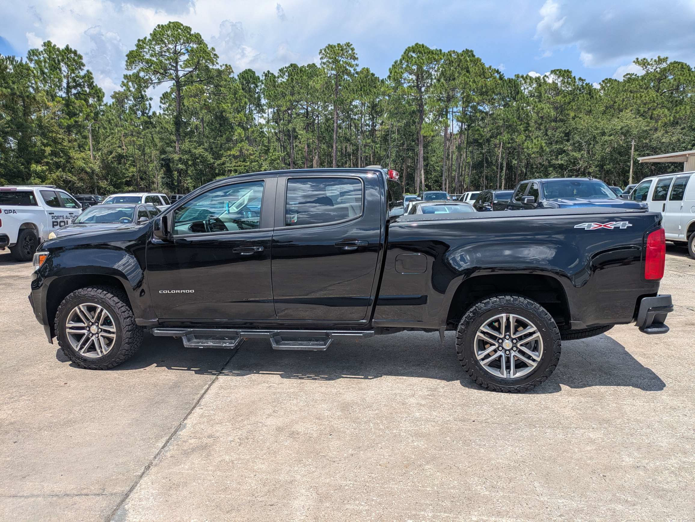 Used 2021 Chevrolet Colorado W/T w/ Custom Special Edition AWD/4WD image 17