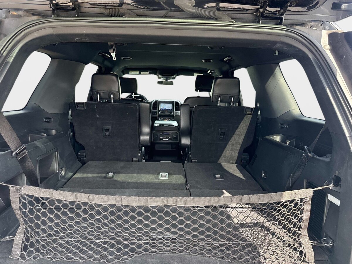 Used 2020 Ford Expedition XLT w/ Equipment Group 202A RWD image 9