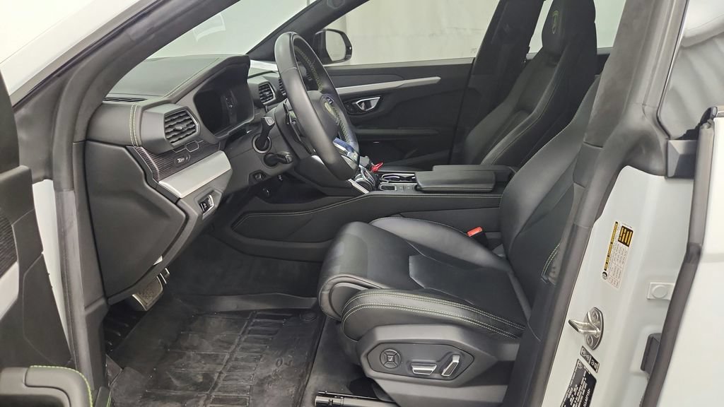 Used 2020 Lamborghini Urus AWD/4WD image 28