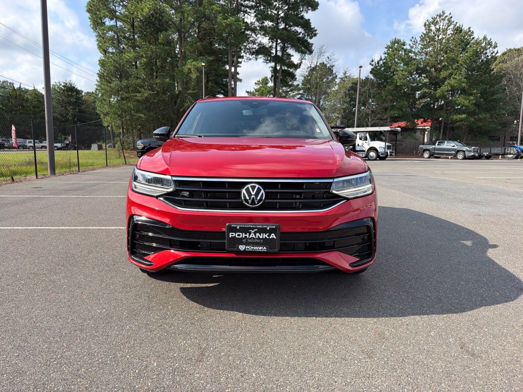 Used 2024 Volkswagen Tiguan SE R-Line AWD/4WD image 3