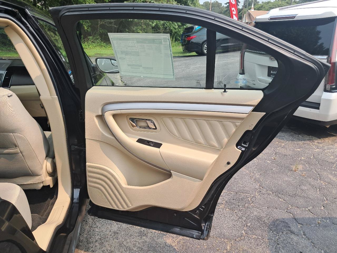 Used 2017 Ford Taurus SE FWD image 23