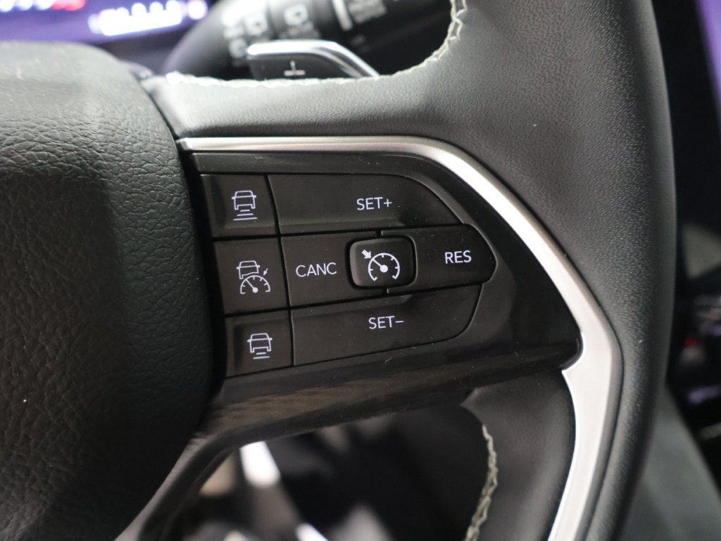 Used 2023 Jeep Grand Cherokee Altitude AWD/4WD image 35