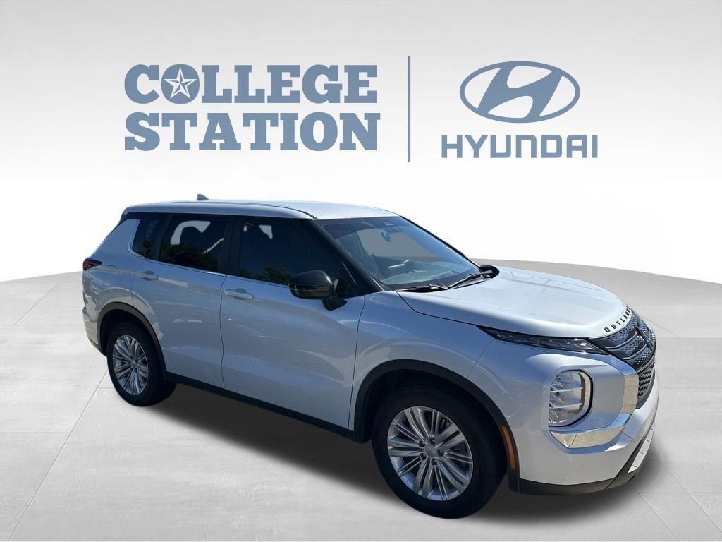 Used 2024 Mitsubishi Outlander ES image 5