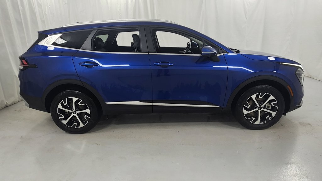 Used 2025 Kia Sportage EX AWD/4WD image 2
