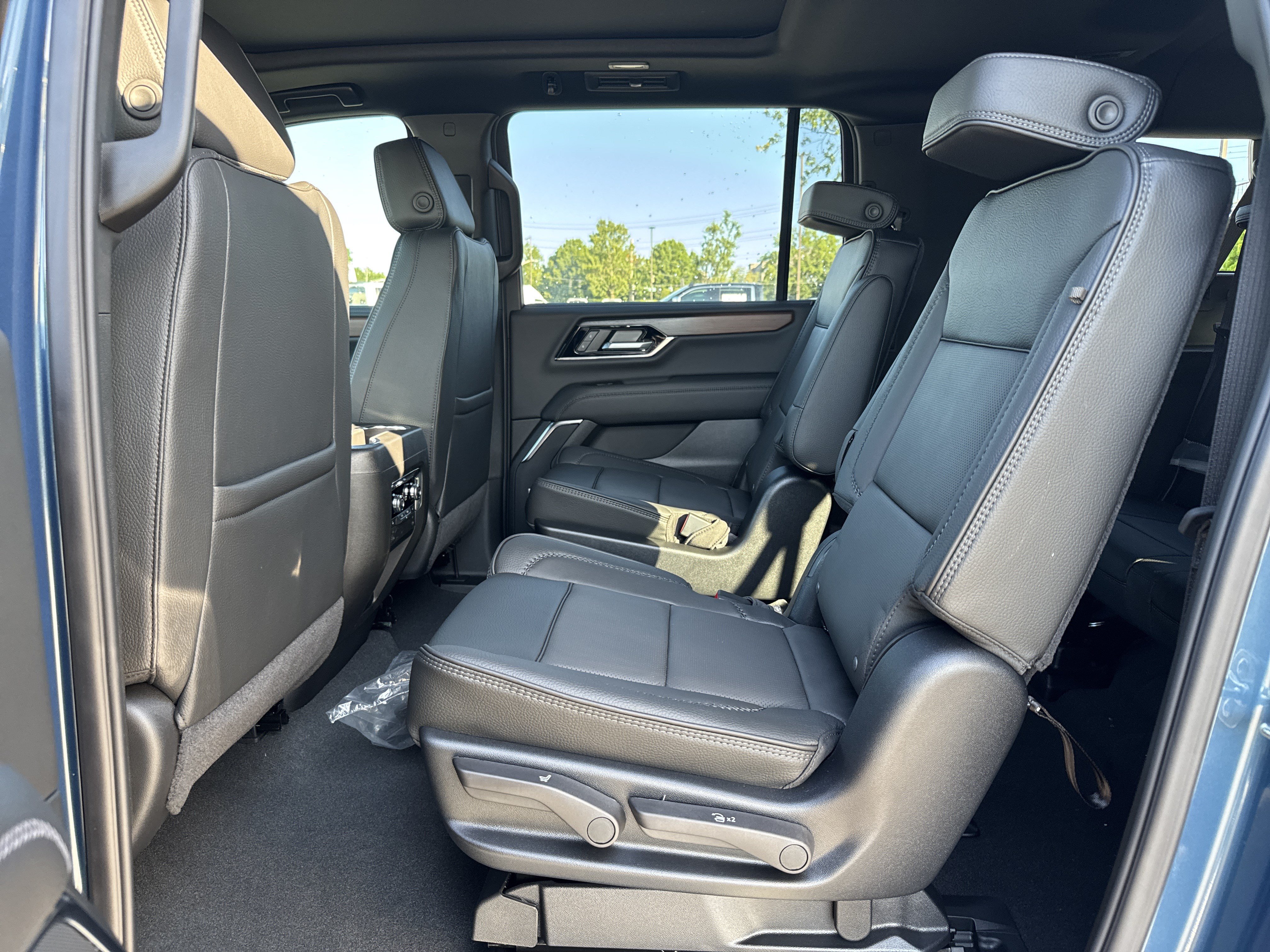New 2026 GMC Yukon XL Denali w/ Sun & Power Step Package AWD/4WD image 31