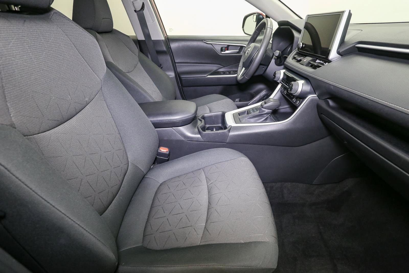 Used 2024 Toyota RAV4 XLE w/ Convenience Package image 18
