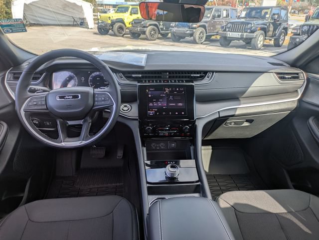 New 2025 Jeep Grand Cherokee Laredo w/ Luxury Tech Group I AWD/4WD image 22