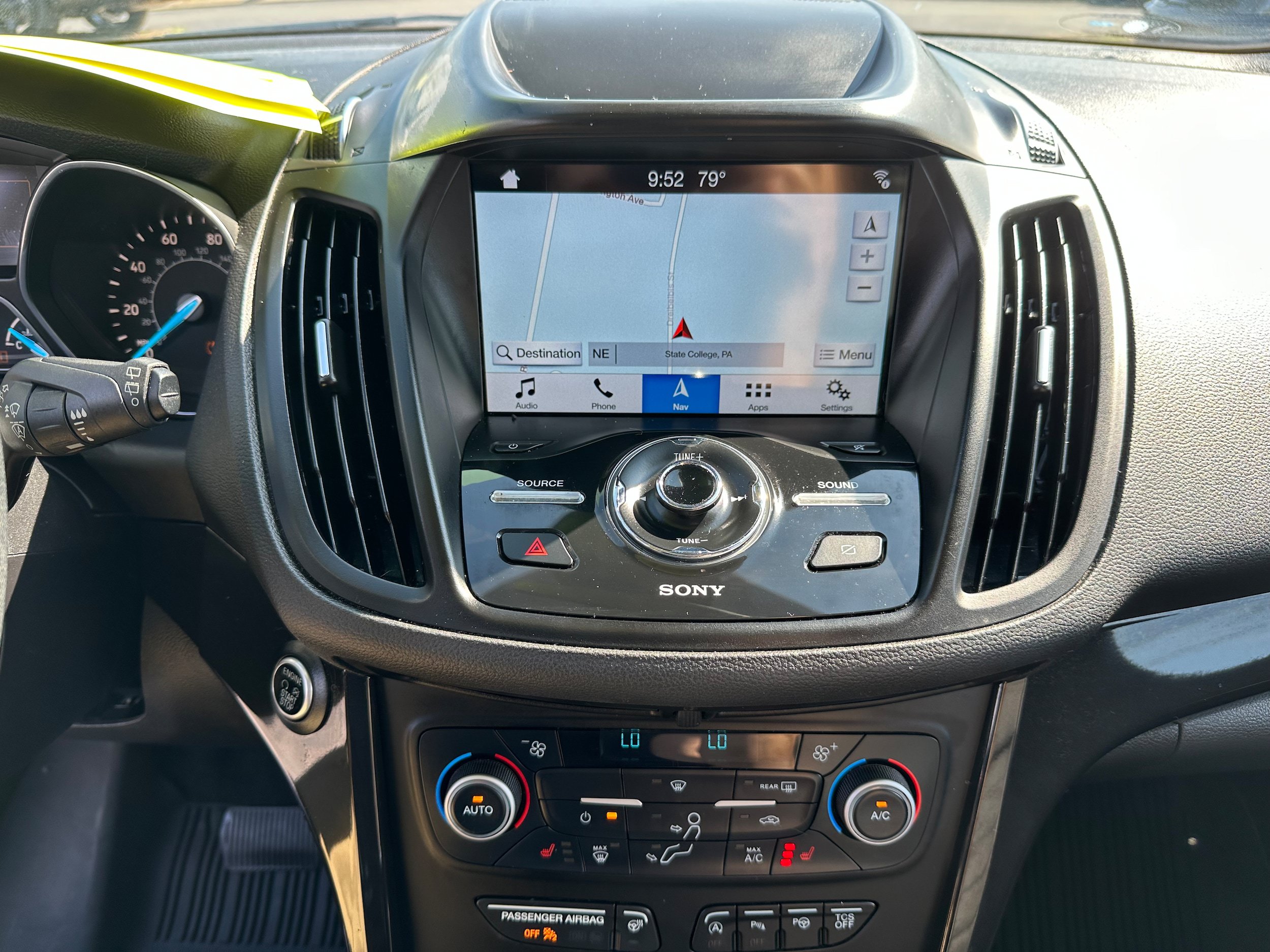 Used 2019 Ford Escape Titanium AWD/4WD image 27