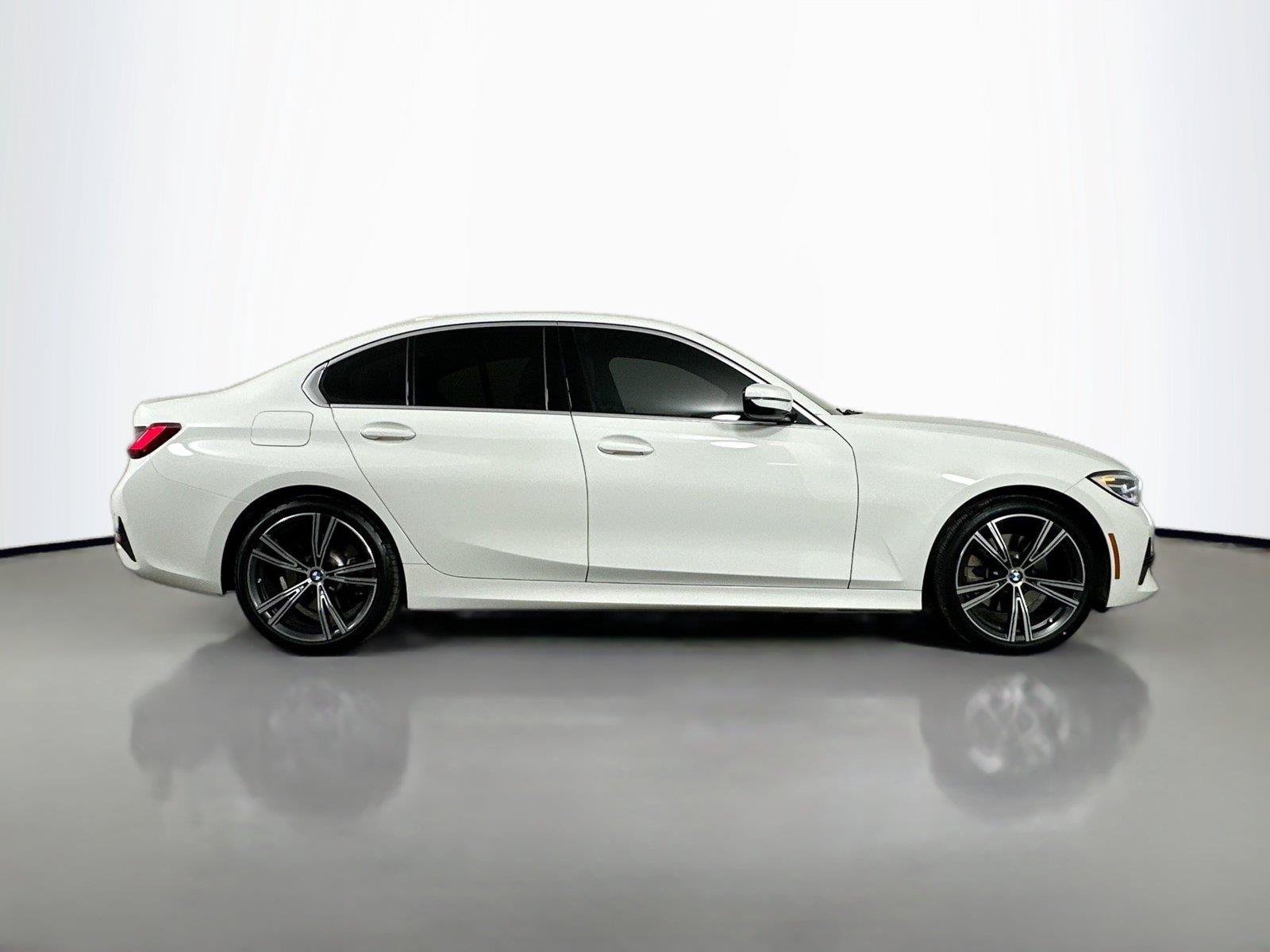 Used 2022 BMW 330i Sedan w/ Driving Assistance Package RWD image 4