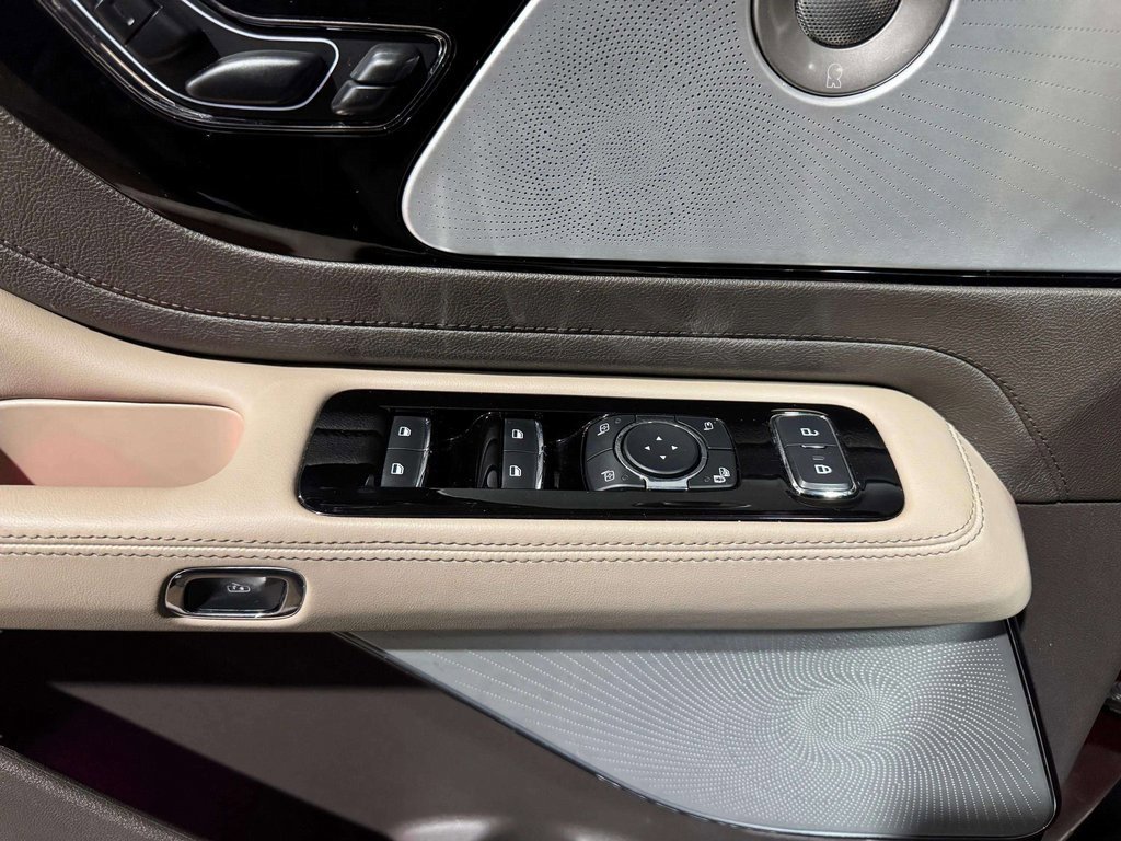 Certified 2023 Lincoln Aviator Reserve w/ Equipment Group 201A image 8
