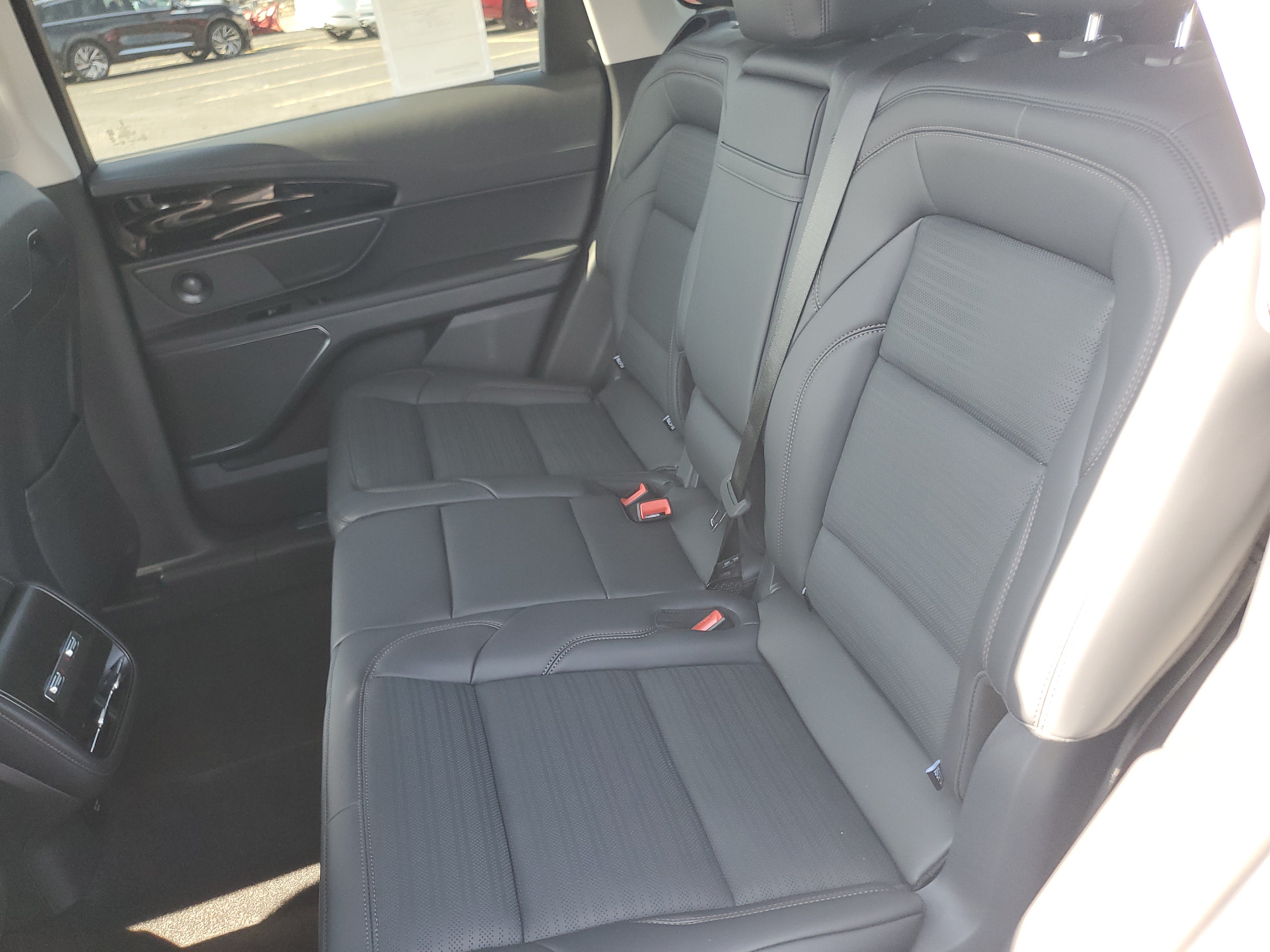 New 2026 Lincoln Nautilus Reserve w/ Jet Appearance Package AWD/4WD image 32