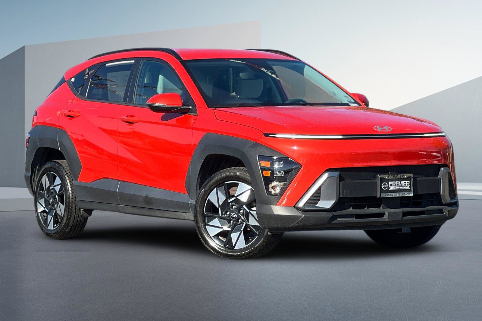 Used 2024 Hyundai Kona SEL AWD/4WD image 2