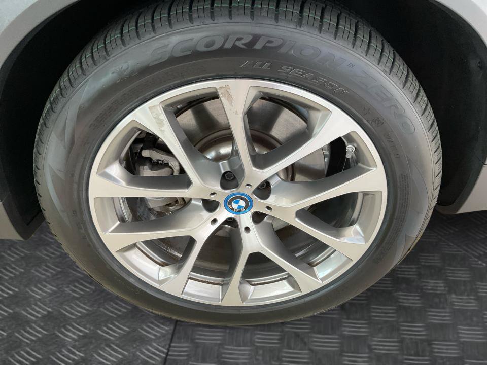 Used 2025 BMW X5 xDrive50e w/ Premium Package AWD/4WD image 22