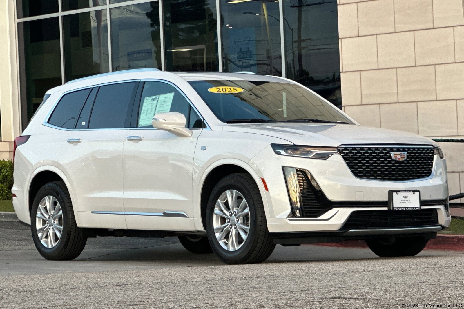 Used 2025 Cadillac XT6 Luxury image 1