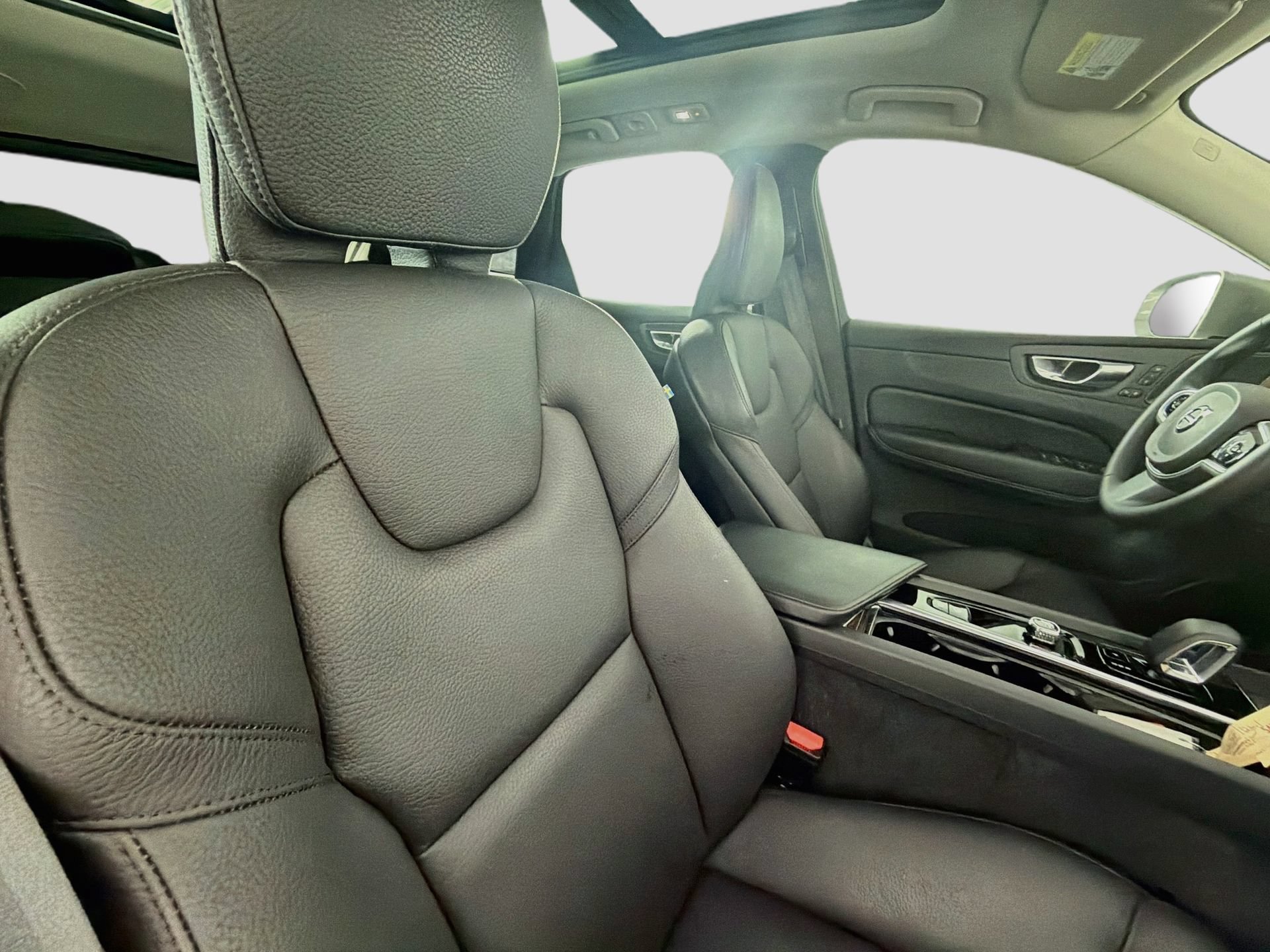 Certified 2023 Volvo XC60 B5 Plus w/ Protection Package Premier FWD image 29
