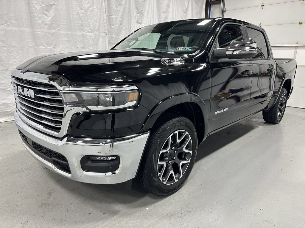 Used 2025 RAM 1500 Laramie AWD/4WD image 3