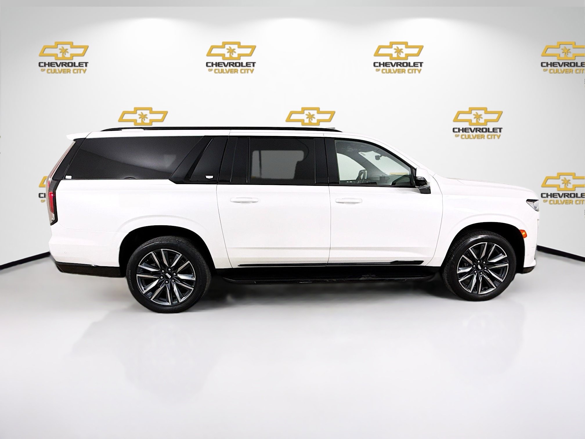 Used 2022 Cadillac Escalade ESV Sport RWD image 9