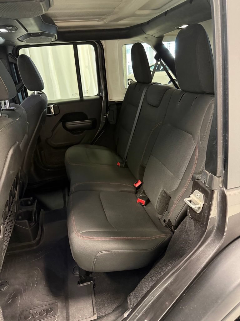 Used 2018 Jeep Wrangler Unlimited Rubicon w/ Dual Top Group AWD/4WD image 14