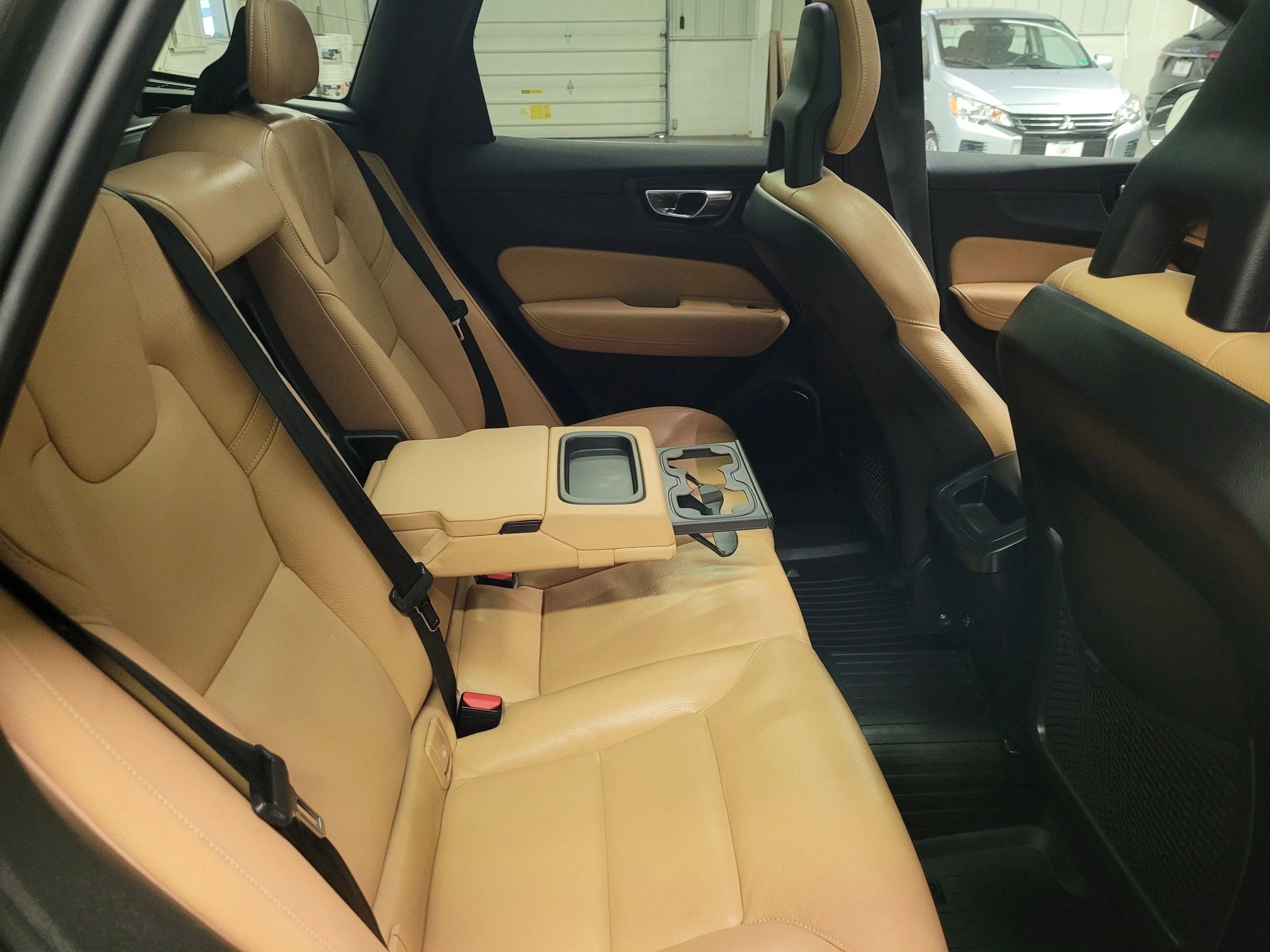 Used 2018 Volvo XC60 T5 Momentum w/ Vision Package image 35