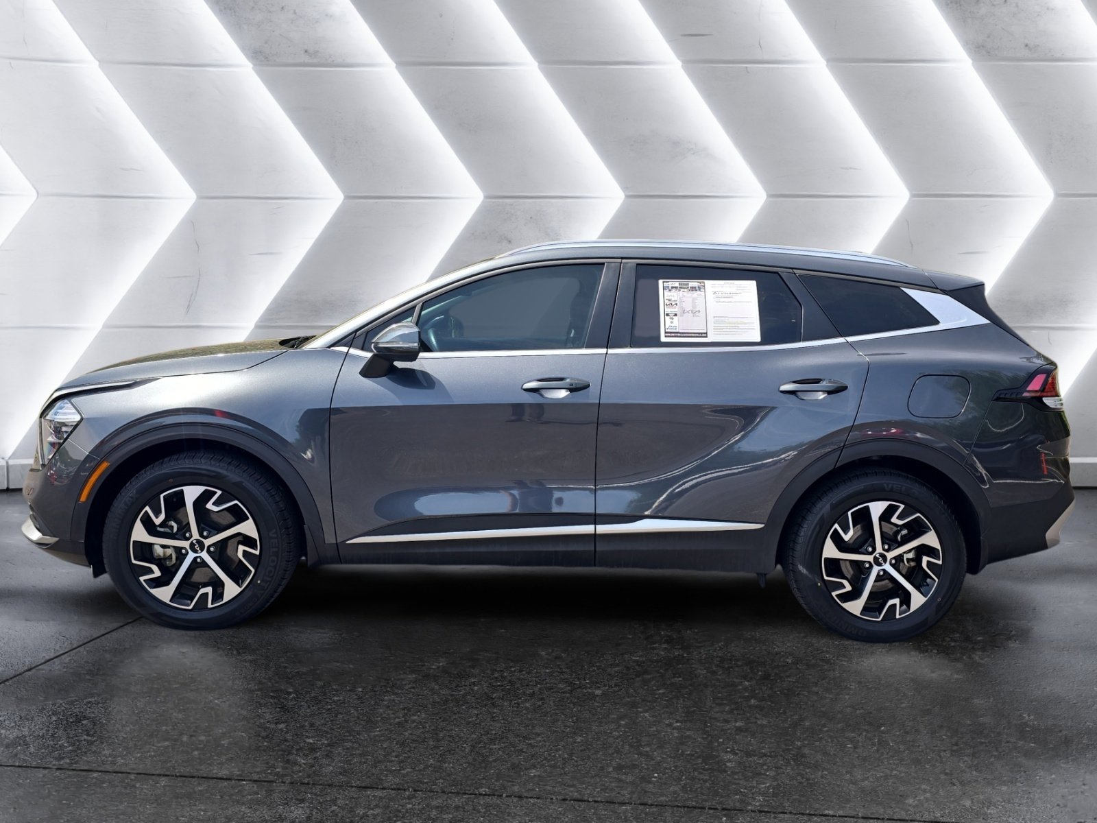 Used 2023 Kia Sportage EX AWD/4WD image 2