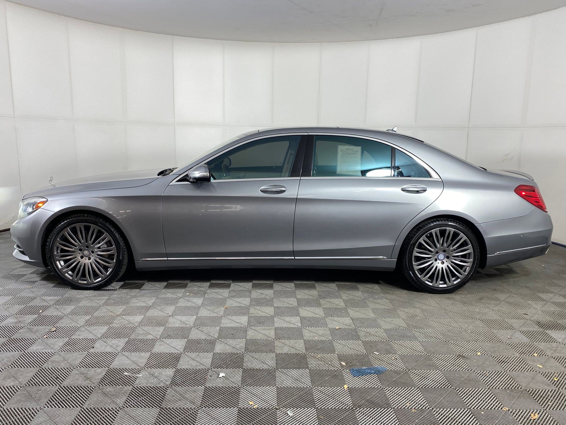 Used 2015 Mercedes-Benz S 550 4MATIC Sedan image 2