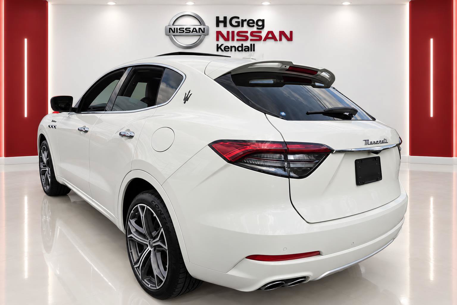 Used 2024 Maserati Levante Modena Ultima AWD/4WD image 2
