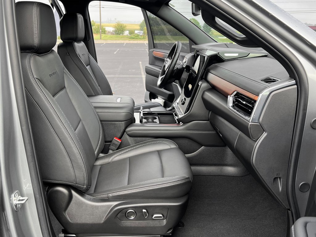Used 2025 GMC Yukon Denali image 26