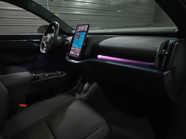 Used 2025 Volvo EX30 Plus image 12