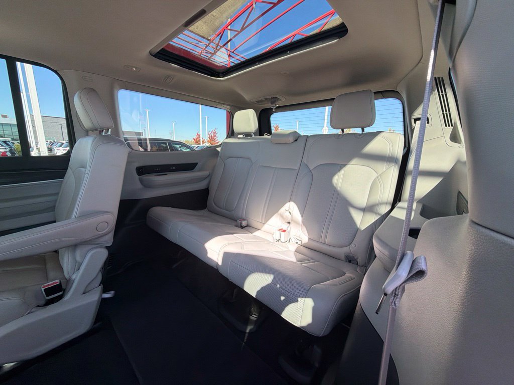 Used 2023 Jeep Wagoneer Series II w/ Premium Group I AWD/4WD image 21