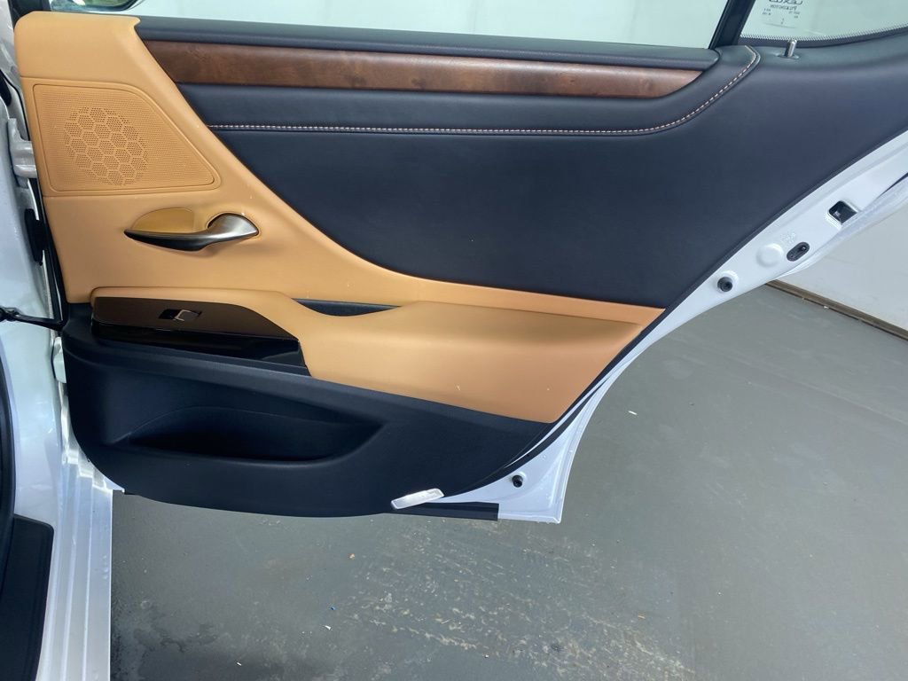 Certified 2023 Lexus ES 300h w/ Premium Package image 30